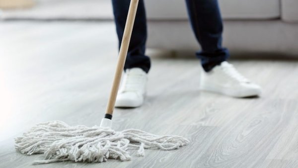 care-cleaning_mop-clean-shutterstock_564048700-800x450